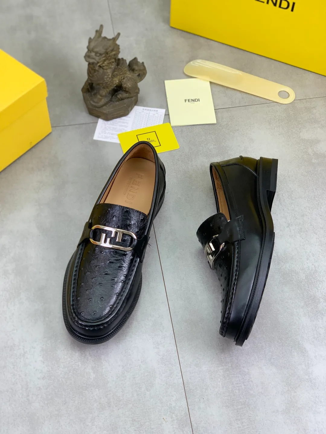 ​Men's shoes 💰P480💰[New model] Water dyed cowhide 🆘 The latest FENDI (Fendi) new casual leather shoes 🕶️🕶️Simple routing effect, showing an elegant and cool driving shoe 🎬Made of Italian 🇮🇹 imported calfskin + first-layer water-dyed cowhide lining🐂Excellent material🎬Detailed workmanship 🤗Comfortable foot feel➰➰. ​Pair it with any outfit to show your taste and temperament, low-key luxury ♻️Design ​simple and elegant ​noble and fashionable 🍃​Very loved and favored by trendy men 💓❤️Size: 38-44 Black available